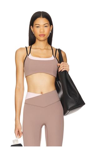 Distortion Sports Bra in Taupe. - size S (also in XL) - P.E Nation - Modalova
