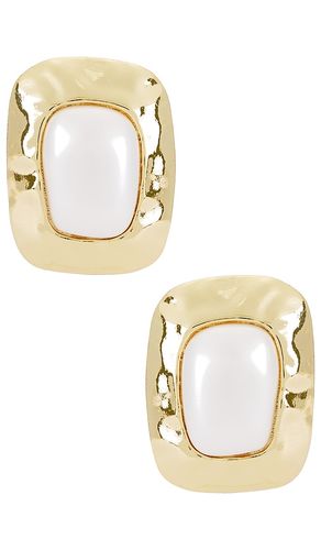 Giovana Stud Earrings in Metallic - petit moments - Modalova