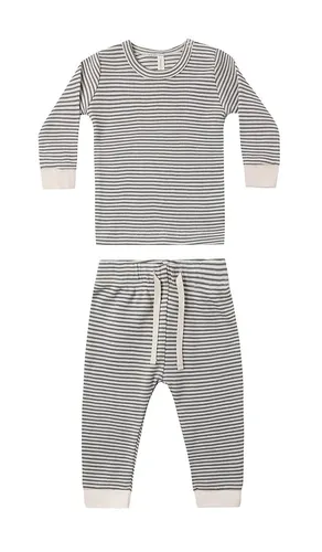 Kids Waffle Top + Pant Set in Grey. - size 12-18M (also in 18-24M, 2-3Y, 4-5Y) - QUINCY MAE - Modalova
