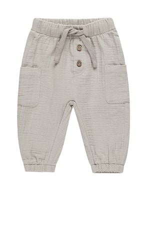 Kids Luca Pant in Grey. - size 12-18M (also in 18-24M, 2-3yr, 4-5yr) - QUINCY MAE - Modalova