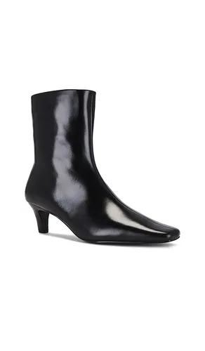 Lauren Boot in . Size 10. Also in 5.5, 6, 6.5, 7, 7.5, 8, 8.5, 9, 9.5 - RAYE - Modalova