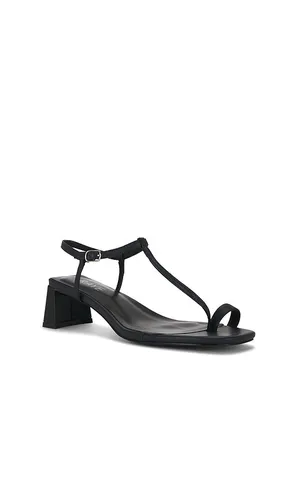 Noa Sandal in . Size 5.5. Also in 6, 6.5, 7, 7.5, 8, 8.5, 9, 9.5, 10 - RAYE - Modalova