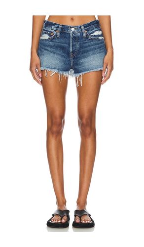 Mid Rise Relaxed Short in Denim-Medium. - size 25 (also in 26, 32) - RE/DONE - Modalova