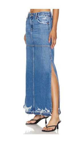 Mid Rise Split Skirt in Denim-Medium. - size 23 (also in 25, 26, 28, 31, 32) - RE/DONE - Modalova