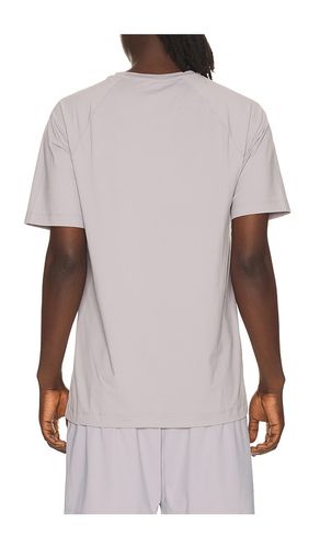 Reign Short Sleeve Tee in . Taglia S. Also in M, XXL/2X - Rhone - Modalova