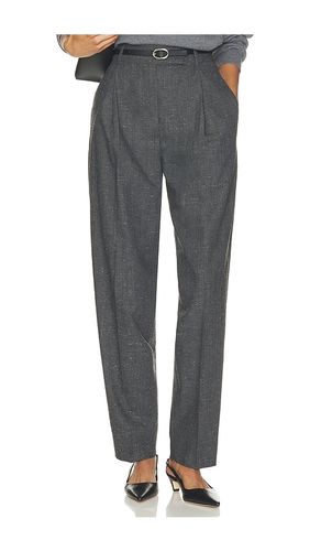 Single Pleat Straight Leg Trousers in . Taglia 36. Also in 38 - Rohe - Modalova