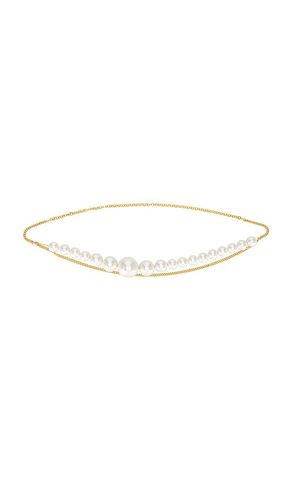 Asymmetric Pearl Chain Belt in Metallic - Rowen Rose - Modalova