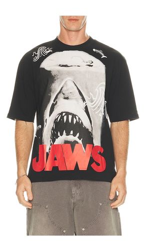 Jaws Tee in . Taglia L. Also in M, S, XL/1X - REASON - Modalova