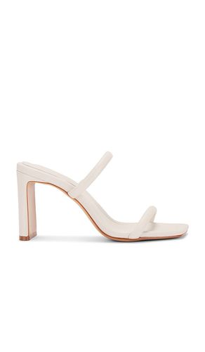 Ully Tab Sandal in Ivory. - size 10 (also in 6, 6.5, 7.5, 8, 8.5, 9, 9.5) - Schutz - Modalova