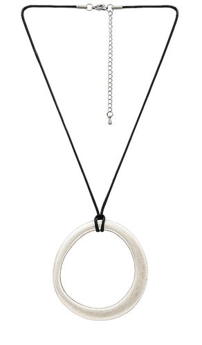 Circle Pendant Necklace in Metallic - Streets Ahead - Modalova