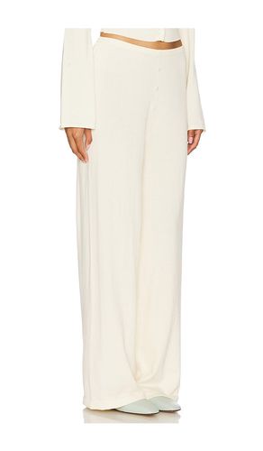 X REVOLVE August Button Pants in . Size L. Also in M, XL, XS, XXL - SNDYS - Modalova