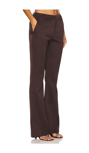 Elvira Heavy Satin Flare Trouser in . Size 2. Also in 4, 10 - SEROYA - Modalova