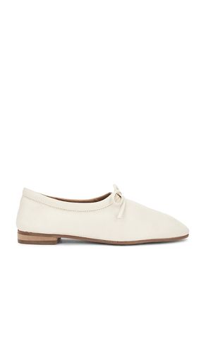 Curtsy Loafer in Ivory. - size 10 (also in 6, 6.5, 8.5, 9.5) - Seychelles - Modalova