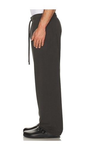 Jersey Straight Pant in Grey. - size S (also in M, XL/1X, L, XXL/2X) - SKIMS - Modalova