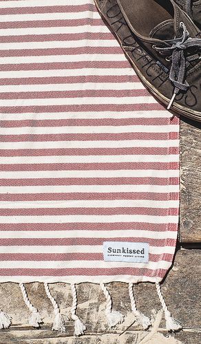 Bermuda Sand Free Beach Towel in - Sunkissed - Modalova