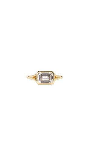 Emerald Cut Bezel Ring in Metallic . - size 5 (also in 7, 8) - SHASHI - Modalova