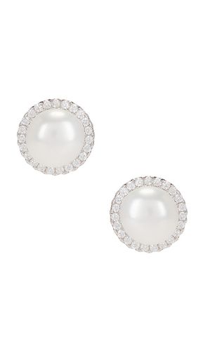 Halo Pearl Stud in Metallic Silver - SHASHI - Modalova