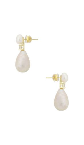 SHASHI Josephine Earring in White - SHASHI - Modalova