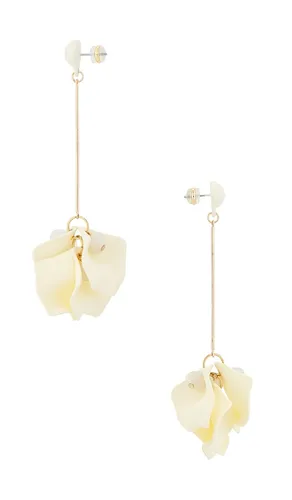 SHASHI Petunia Earring in White - SHASHI - Modalova