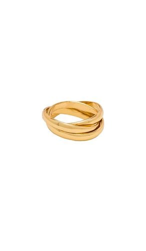 Anillo leah en color oro metálico talla 6 en - Metallic Gold. Talla 6 (también en 8) - SHASHI - Modalova