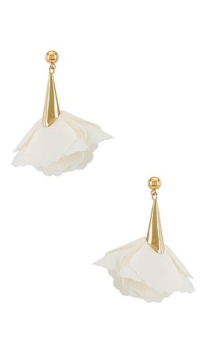 SHASHI Florence Earrings in White - SHASHI - Modalova
