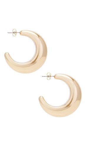 SHASHI Tsuki Hoop in Metallic Gold - SHASHI - Modalova