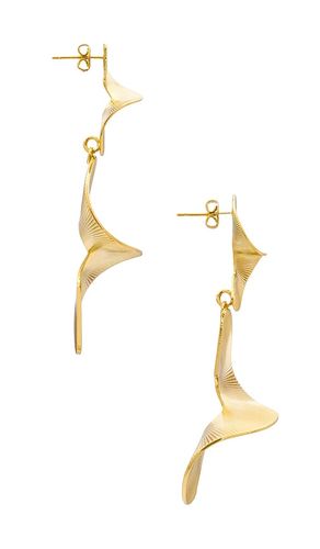 Drop Earring in - SHASHI - Modalova