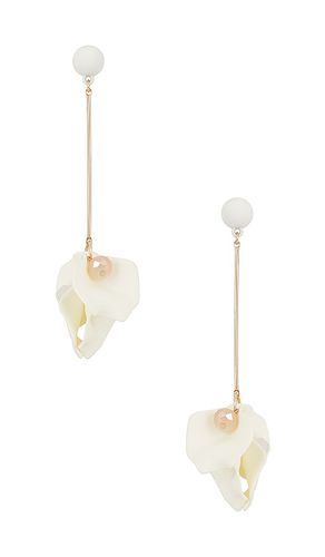 Blooming Drop Earrings in - SHASHI - Modalova