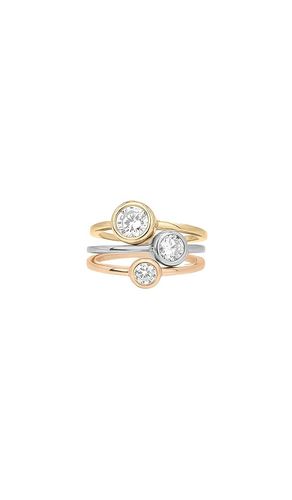 Three Toned Solitaire Ring Set in Metallic . - size 5 (also in 6, 7, 8) - SHASHI - Modalova