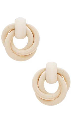 SHASHI Sevilla Earring in Ivory - SHASHI - Modalova