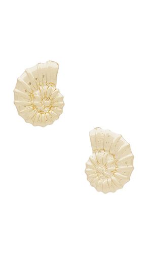 Mykonos Stud Earring in Metallic - SHASHI - Modalova