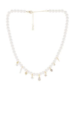 HALSKETTE STEPHANIE'S CHARMS PEARL in - SHASHI - Modalova