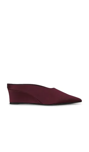 Satin Pointed Gala Wedge Pump in Burgundy. - size 36 (also in 38) - SIMONMILLER - Modalova