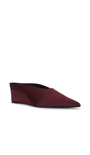 Satin Pointed Gala Wedge Pump in Burgundy. - size 36 (also in 37, 38, 39) - SIMONMILLER - Modalova