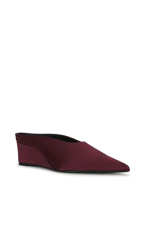 Satin Pointed Gala Wedge Pump in Burgundy. - size 36 (also in 38) - SIMONMILLER - Modalova