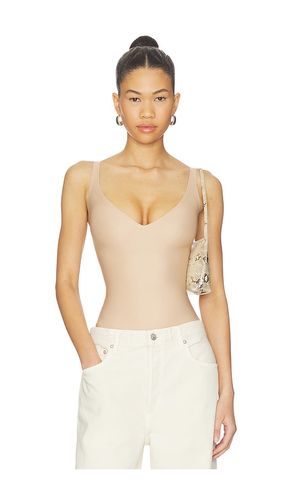 Body Core Sculpt Plunge Thong Bodysuit in Nude. - size L (also in M, S, XS) - SKIMS - Modalova