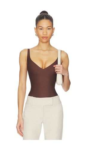 Body Core Sculpt Plunge Thong Bodysuit in Chocolate. - size M (also in XS) - SKIMS - Modalova