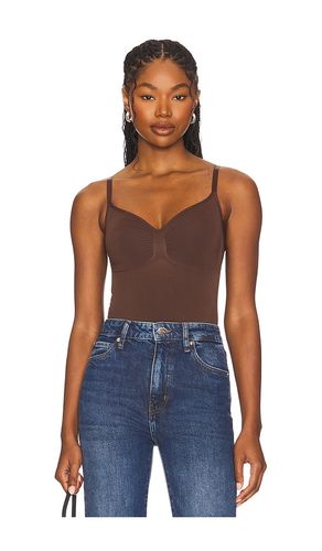 Seamless Sculpt Thong Bodysuit in Chocolate. - size M (also in S, XL, XXL) - SKIMS - Modalova