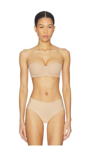 Fits Everybody Strapless Bra in Beige. - size 32A (also in 32B, 32C, 34D, 36D, 36DD) - SKIMS - Modalova