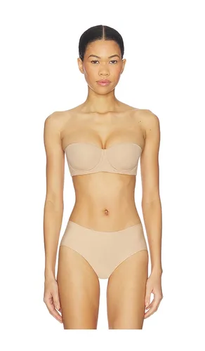 Fits Everybody Strapless Bra in Beige. - size 32A (also in 32B, 36B, 36D, 36DD) - SKIMS - Modalova