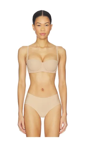 Fits Everybody Strapless Bra in Beige. - size 32B (also in 34A, 34C, 36C, 36D, 36DD) - SKIMS - Modalova