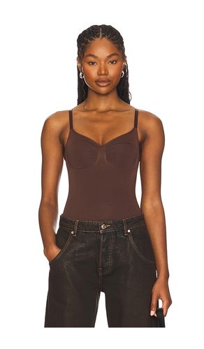 Seamless Sculpt Bodysuit Brief in Chocolate. - size L (also in M, XL, XS, XXL, XXS) - SKIMS - Modalova