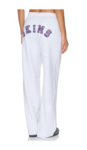 Classic Straight Leg Pant in Grey. - size L (also in M, S, XS) - SKIMS - Modalova