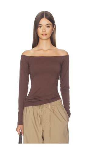 Smooth Layers Long Sleeve Off The Shoulder Top in Brown. - size L (also in M, S, XS, XXS) - SKIMS - Modalova