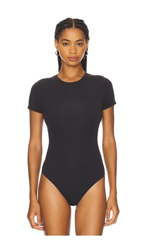 Fits Everybody T-Shirt Bodysuit in Black. - size S (also in XXS) - SKIMS - Modalova