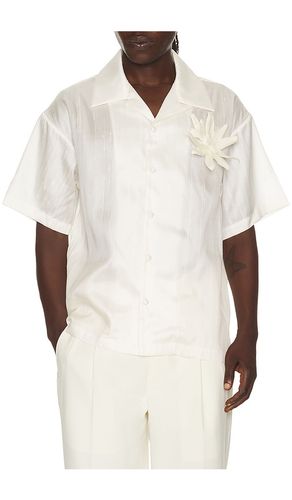 Sakorn Orchid Brooch Silk Shirt in . Size L. Also in S, XL/1X - Sanea - Modalova
