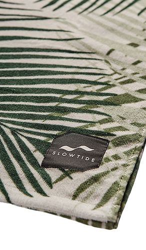 Slowtide Beach Towel in Green - Slowtide - Modalova