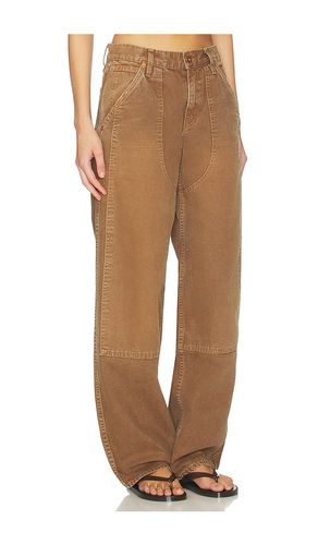 Tess Worker Low Rise Relaxed Curve Pant in Beige. - size 27 (also in 28, 29, 31) - SLVRLAKE - Modalova