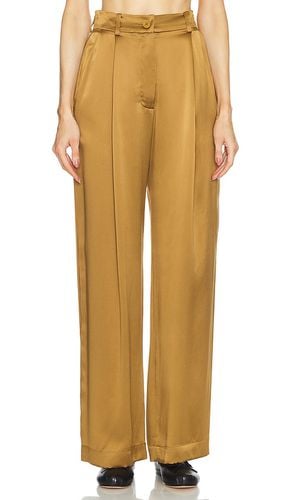 Emerson High Rise Pleated Pant in Mustard. - size L (also in M, S, XS) - SABLYN - Modalova