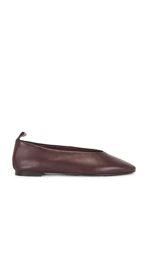 Swanky Flat in Burgundy. - size 10 (also in 6, 6.5, 7, 7.5, 8, 8.5, 9.5) - Steve Madden - Modalova